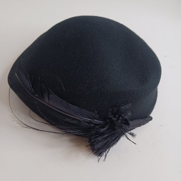 Vintage 1930's Black Gothic Style 100% Wool Cloche Hat with Feathers - Picture 13 of 14